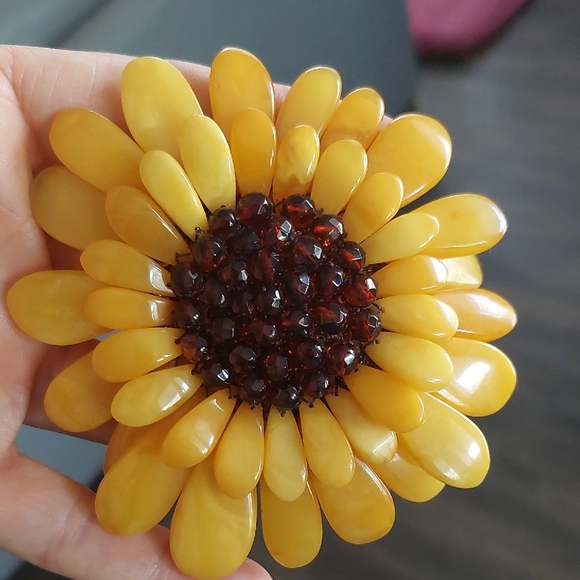 Vintage Designer Brooch - Picture 1 of 9